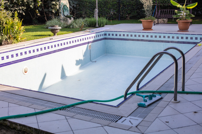 4 Tips for Cost-Effective Pool Resurfacing